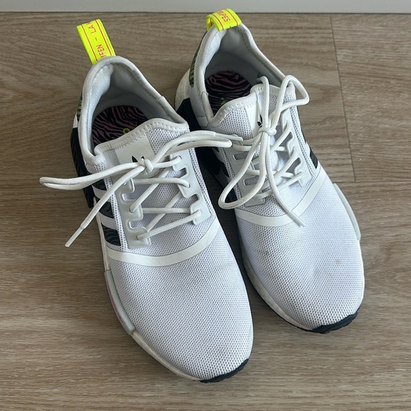 ADIDAS SNEAKERS SIZE WOMENS 8.5 / MENS 7 - Picture 2 of 6